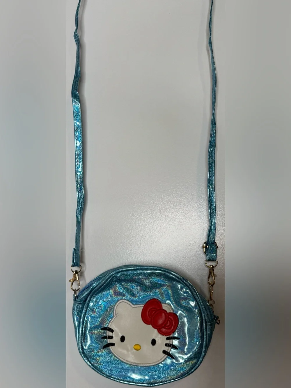 Hello Kitty Shimmery Light Blue Pearl-Handle Kids Crossbody Bag w/ Red Bow
